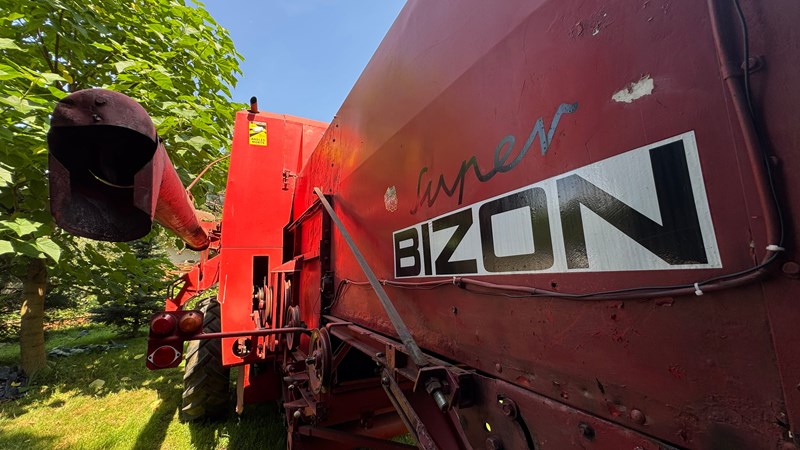 Kombajn Bizon Z056 w drodze na Retro Motor Show - akcja charytatywna