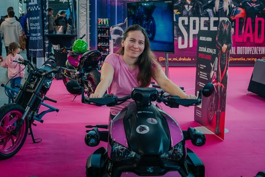 speed ladies na poznan motor show