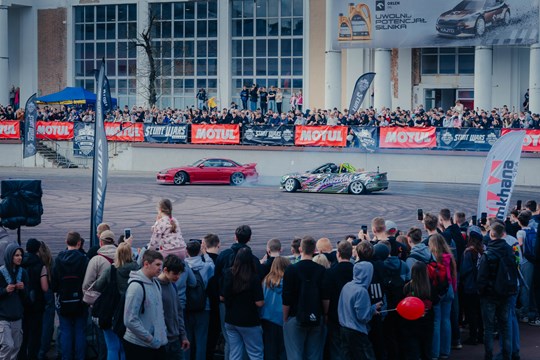 pokazy driftu na poznan motor show