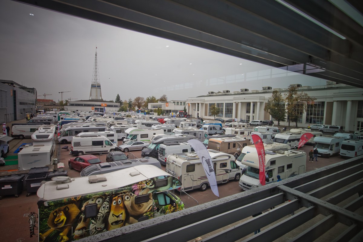 Kampery i przyczepy kempingowe na Caravans Salon